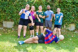 Handballprofis und Mona